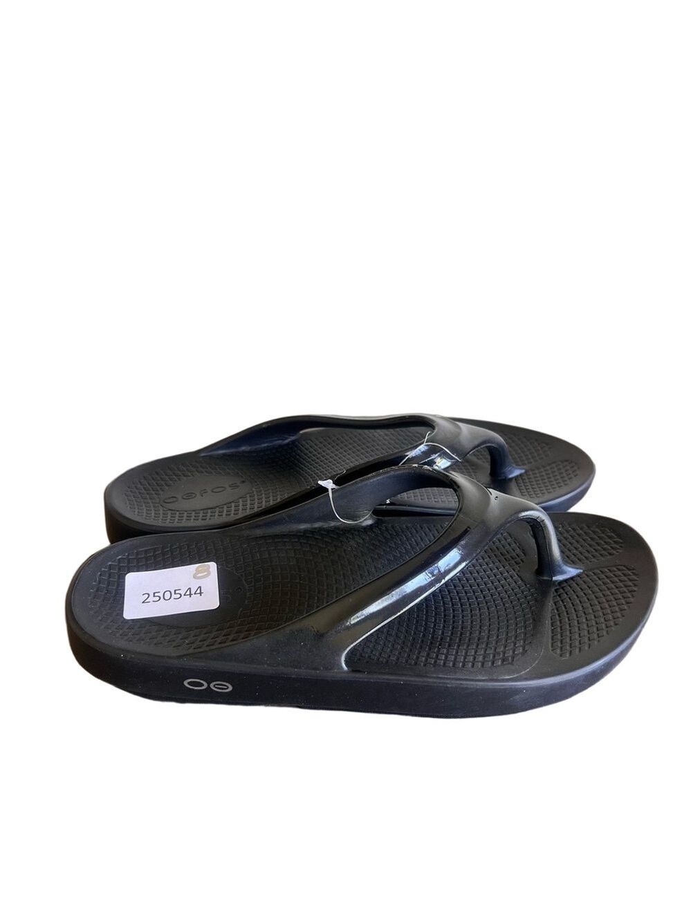OOFOS Women's Black Thong Sandal with Glossy Straps